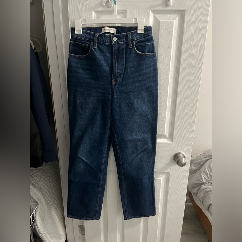 Abercrombie and Fitch Curve Love Ultra High Rise 90s Straight Jeans 27/4 Short